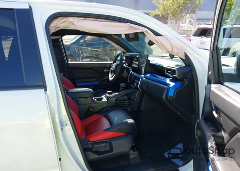 2025 Toyota Tacoma Trd Sport 4Wd z USA, uszkodzony, nr VIN 3TMLB5JN0SM089826